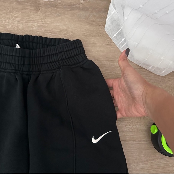 Nike Black Sweatpants Sportswear - Picture 4 of 10